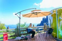 Uranus starry camping Hotels in Yushan