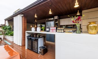 Floral Hotel Jinning Qixi Mansion Hotel