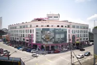 B&S Boutique Hotel Hotels near 長德文教館