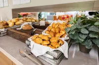 Hotel Aviva - Desayuno