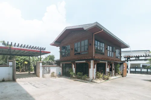 RedDoorz @ Joel's Apartelle Hotels in Binan