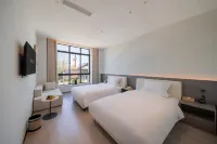Huatai Hechen Mountain Lodge (Taibai Mountain Tang Town)