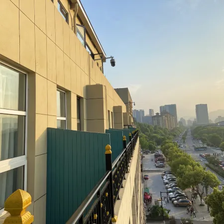 Country Inn & Suites by Radisson Hotel (Hangzhou Tonglu Zhongxin Guangchang)