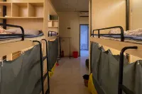 C'est La Vie Youth Hostel