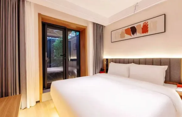 泗水艾格假日酒店