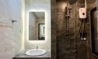 Avalan PhayaThai Airport Link