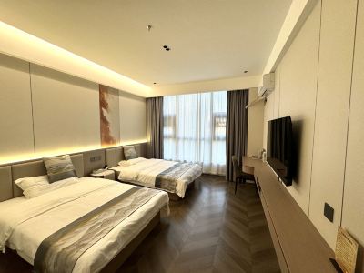 Longsheng Grand Hotel (Fangchenggang High-Speed Rail North Station)