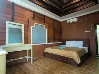 Sunrise Sea Hill Cottages Hotels in Karimunjawa