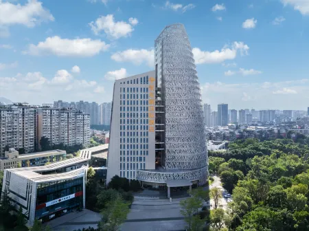 Kelton International Hotel Отели рядом с достопримечательностью «Li Zhuang Lv You»