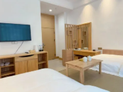 Xuexiang Xueyun Holiday Hotel