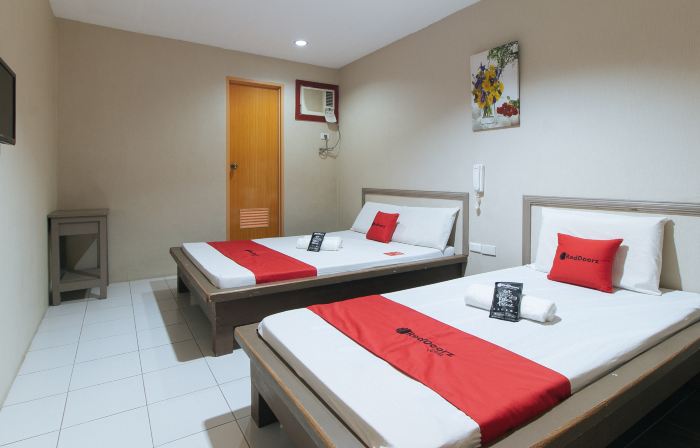 RedDoorz @ Bridgeway Hotel Tuguegarao City
