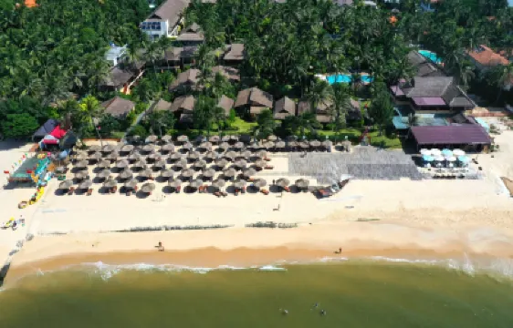 뱀부 빌리지 비치 리조트 & 스파  호텔