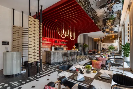 Radisson RED Beihai Weizhou Island Отели рядом с достопримечательностью «Shell Beach»