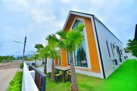 Level UP pool villa Rayong Отели рядом с достопримечательностью «Mae Ram Phueng Beach»