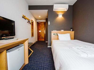 【喫煙】セミダブル14㎡(本館ステーションウィング) ホテルアザット那覇（安里駅前）の写真