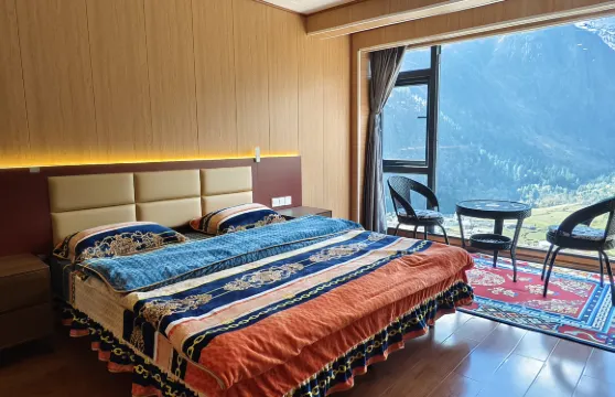 德欽逸雲庭客棧