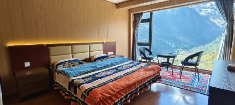 德欽逸雲庭客棧