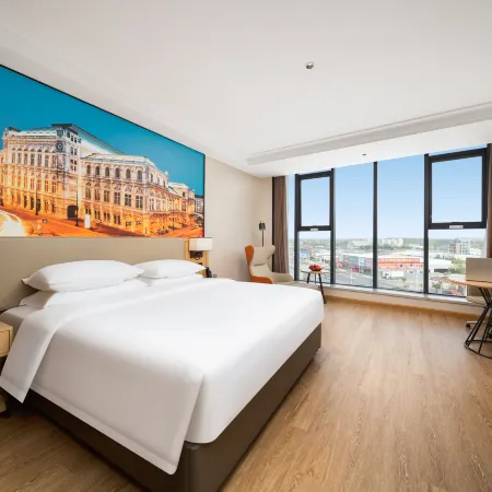 Vienna International Hotel (Leizhou Maodegong Drum City Zhanjiang)