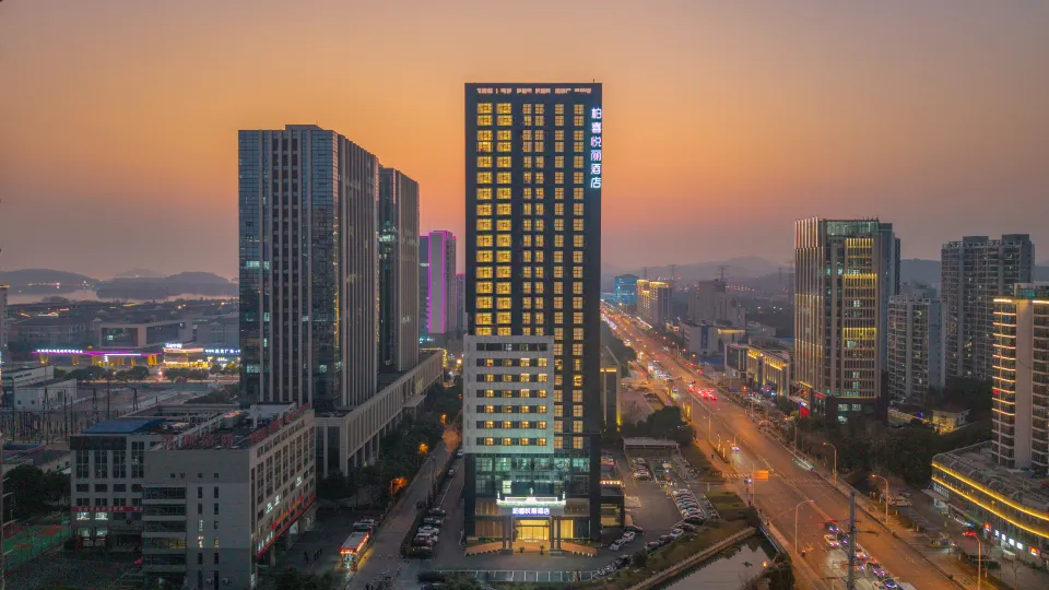 Xilaihuting Hotel (Wuxi Yuantouzhu Scenic Area)