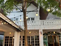Hotel Nanon Sathorn Отели рядом с достопримечательностью «Станция метро Khlong Toei»