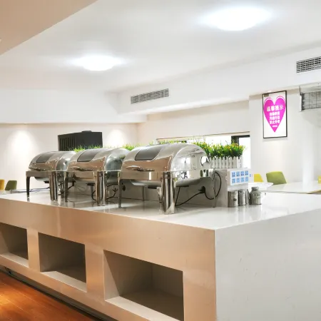 GreenTree Inn Express Hotel (Fuyang Shuangqingwan Park Branch)