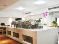 GreenTree Inn Express Hotel (Fuyang Shuangqingwan Park Branch)