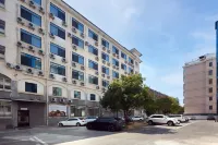 Huaya yunman hotel - parking