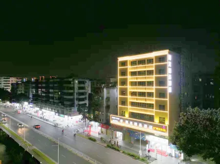 Xianglong Boutique Hotel (Guangzhou North Railway Station Huacheng Road Subway Station)