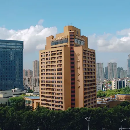 Wuxi Grand Hotel Отели рядом с достопримечательностью «Си Хи Парк»