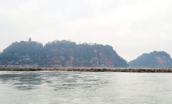 ChamBu AnTian  Hotel (Leshan Giant Buddha Food Street)