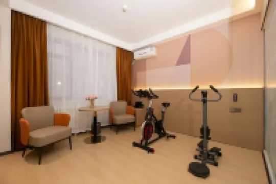 Yayue Hotel (Shihezi Xingfu Road Pedestrian Street)