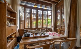 Shaxi Hidden Creek Homestay