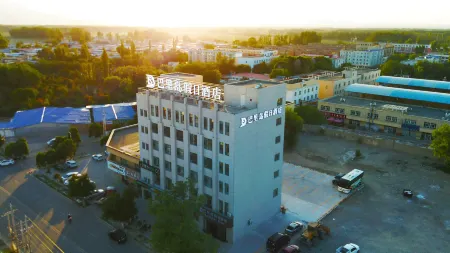 Bali Island Holiday Hotel (Jinghe Dahe Yanzi Government Cultural Center) Отели в г. Цзинхэ