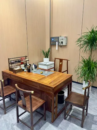 Senyu Hotel (Duyun Lvbopark Third Middle School) Отели рядом с достопримечательностью «Qin Han Studio City»