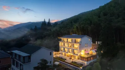 SHANGOUGOU · HERMIT | Parent-Child River Trekking · Zen-inspired Boutique Retreat (Anji Sky Land) Hotel di Langman Shanchuan Scenic Area