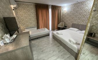 Artist Regency Hotel