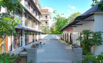 Mengla Liangqi Yunshe Business Hotel