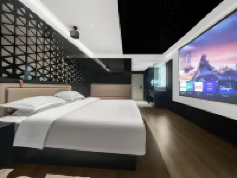 Crystal Designer High-Rise Hotel (Donghai High-Speed Railway Station Pedestrian Street) โรงแรมในตงไห่