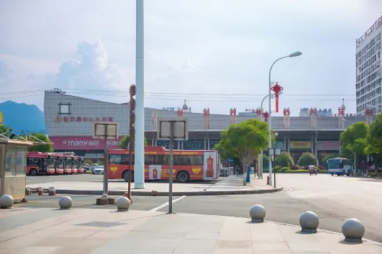 Heart's Residing Lane Inn(Opposite Tianmen Cableway Station, Zhangjiajie) Рядом с отелем Photos