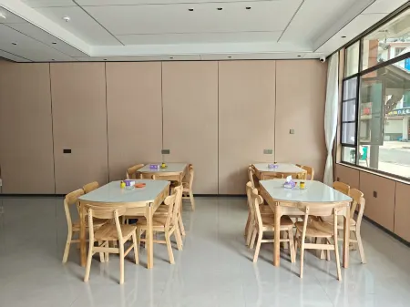 fengyuxuan homestay Отели рядом с достопримечательностью «Waishuangxi Ropeway»