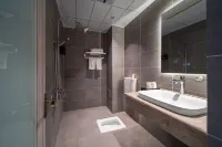 Home Inn Huayi Selected Hotel (Xingjie Branch, Xichou County) Hotels in Xichou County