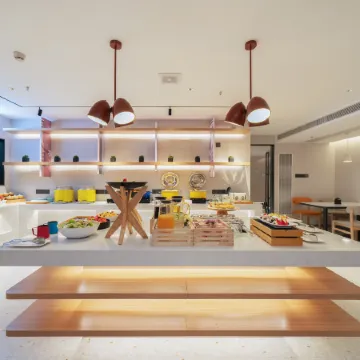 Homeinn Selected Hotel (Shenzhen Huaqiangbei Yannan Subway Entrance) Отели рядом с достопримечательностью «Парк Личи»