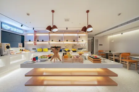 Homeinn Selected Hotel (Shenzhen Huaqiangbei Yannan Subway Entrance) Отели рядом с достопримечательностью «Shenzhen Postgraduate Teaching Spot， Shanghai University of Finance and Economics»