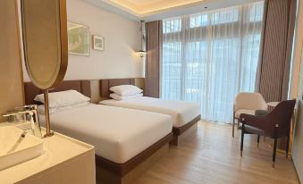 Kaiying City Hotel (Suzhou North High-speed Railway Station)