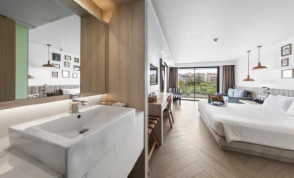 Golden Tulip Pattaya Beachfront Resort