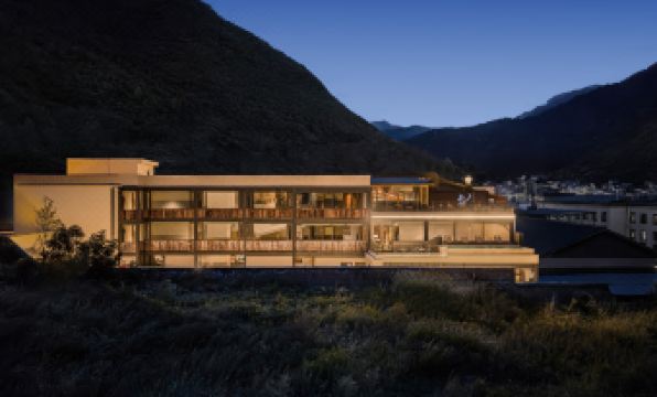 Jiuzhaigou · Dusk Mountain Villa