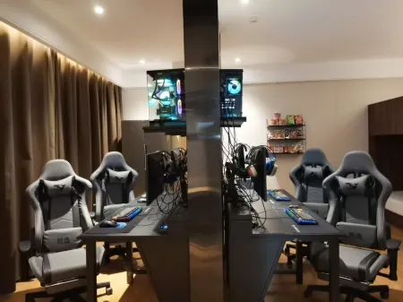 Whale Elegance Esports Hotel Отели в г. Хуачжоу