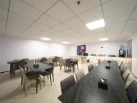 Pujiang Junjie Hotel (Nianmushan Night Market) Hotels in Pujiang