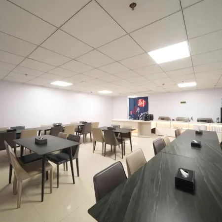Pujiang Junjie Hotel (Nianmushan Night Market)