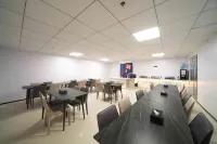 Pujiang Junjie Hotel (Nianmushan Night Market)